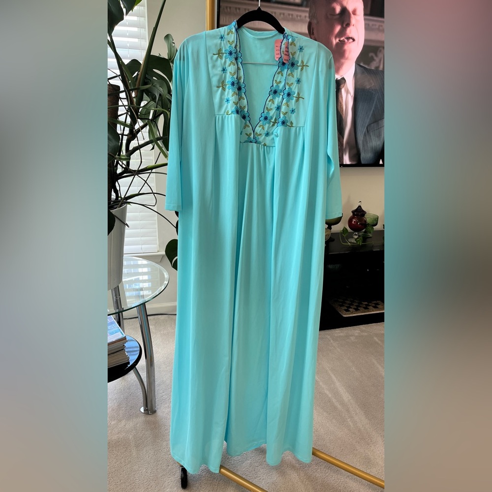 JC Penney embroidered Peignoir set